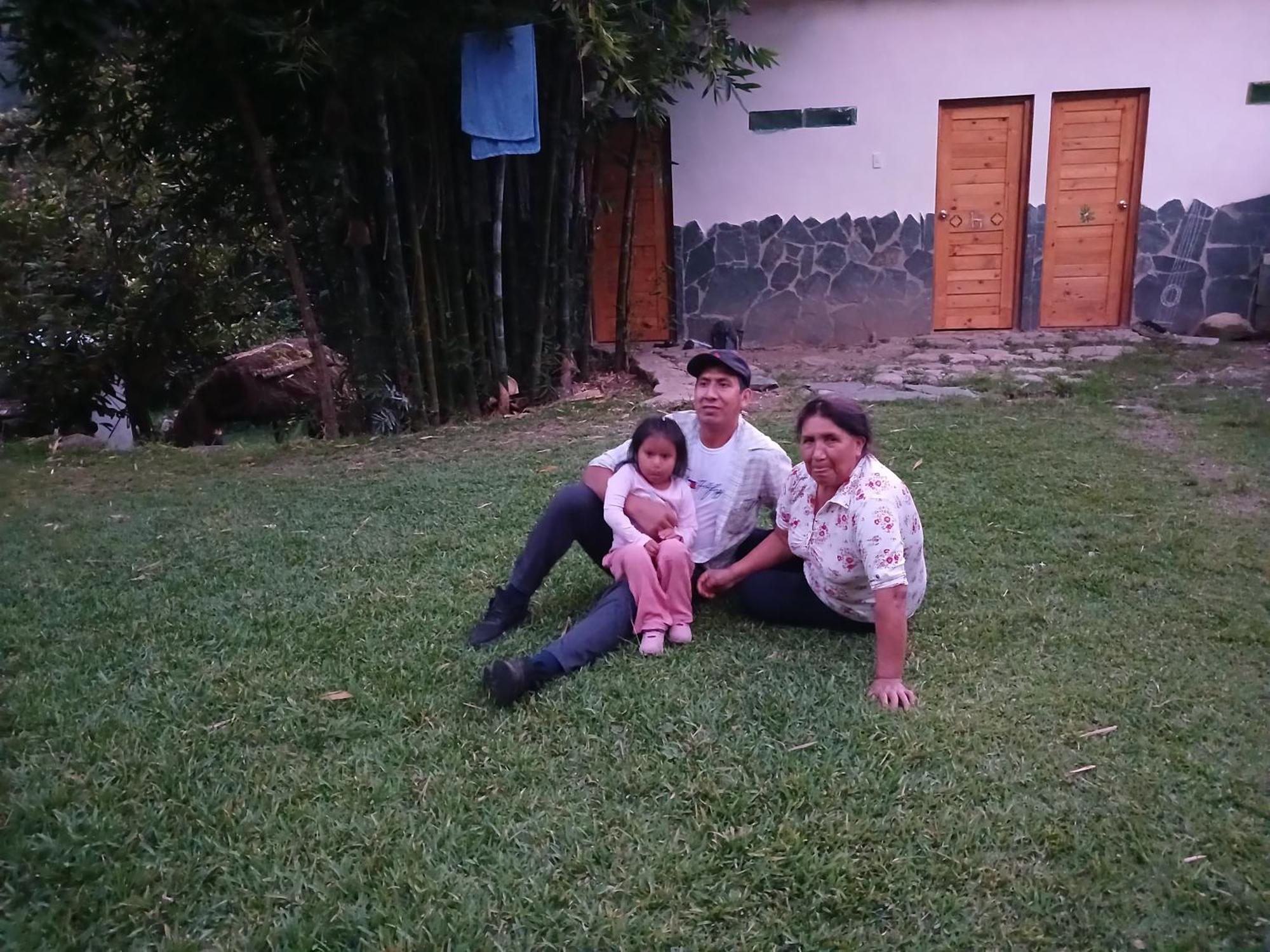 Lia Lucmabamba Hostel Sahuayaco