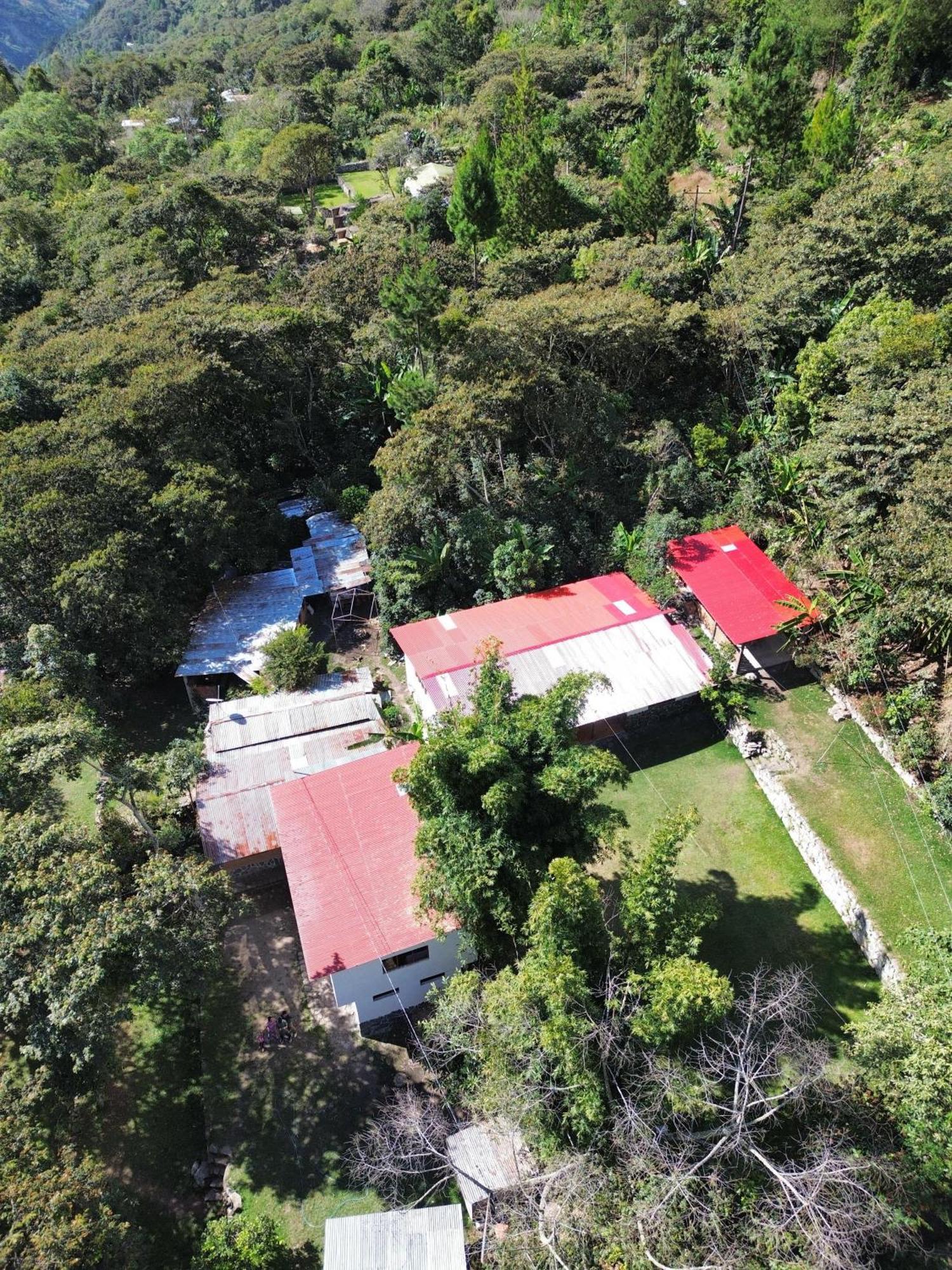 Lia Lucmabamba Hostel Sahuayaco