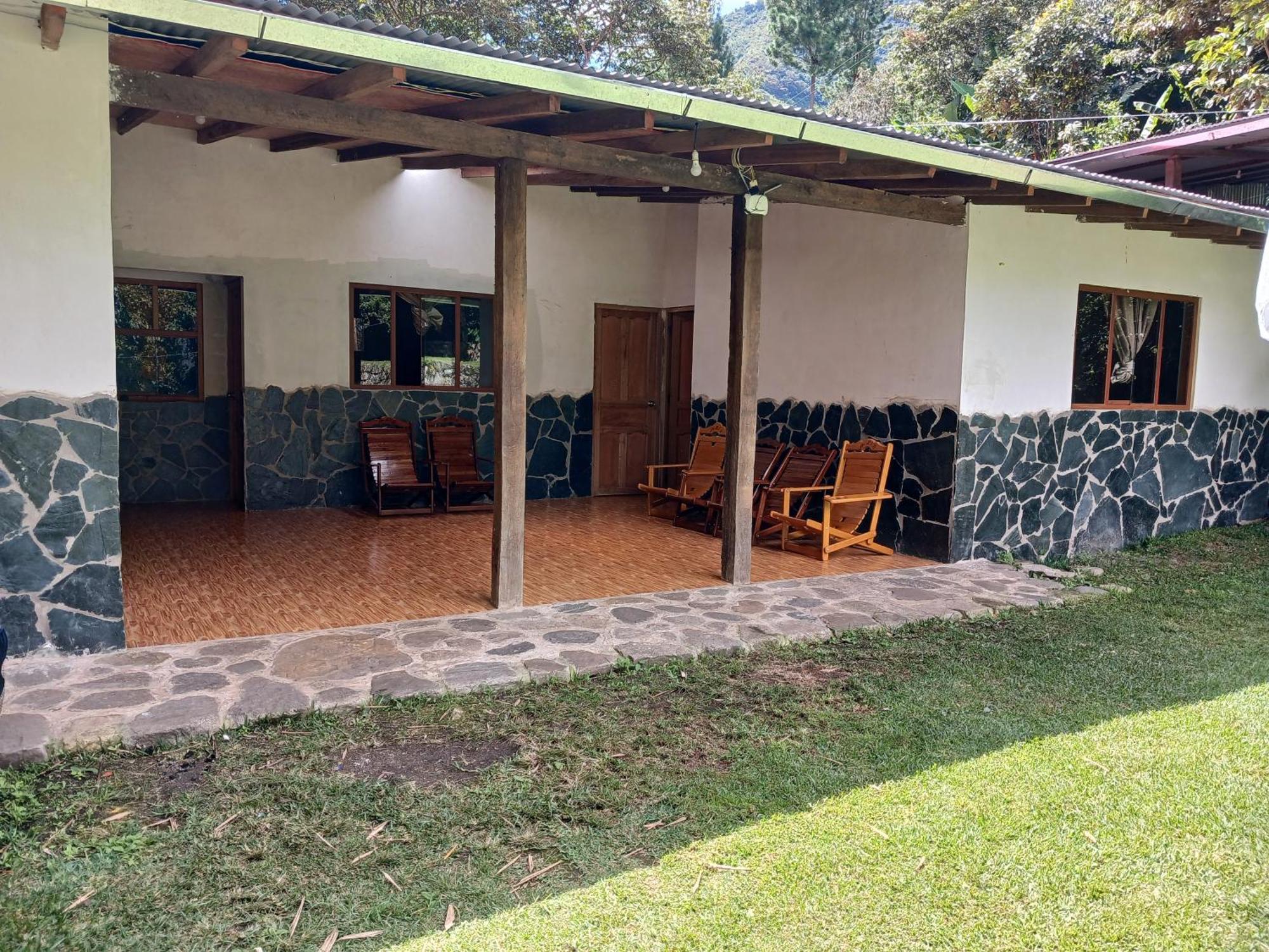 Lia Lucmabamba Hostel